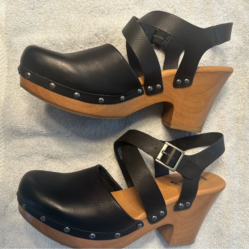 Black strappy wedge sandals size 10